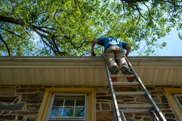 Industrial Gutter Cleaning in Kingsport